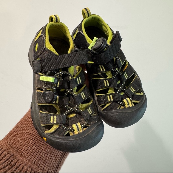 Keen Little Kids Newport H2 Sandals Size 9 - Picture 2 of 5